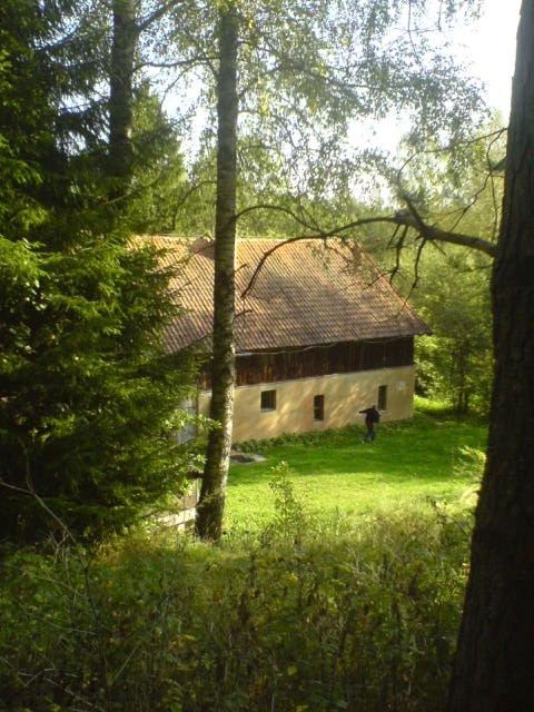 Widok z grki na budynek Teatru